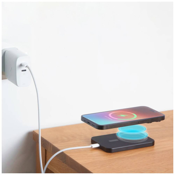 Дополнительный аккумулятор Native Union (Re) Classic Magnetic Power Bank Qi2 5 000mAh Black (PB-5KMS-BLK-Q2)