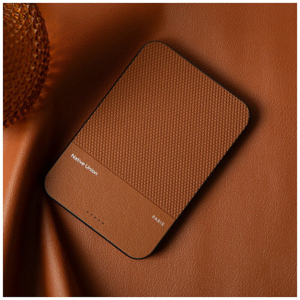 Дополнительный аккумулятор Native Union (Re) Classic Magnetic Power Bank Qi2 5 000mAh Tan (PB-5KMS-TAN-Q2)
