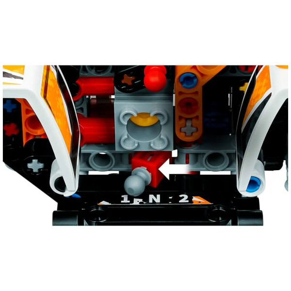 Авто-конструктор LEGO Technic Всюдихід (42139)