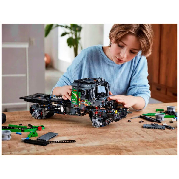 Авто-конструктор LEGO Technic Mercedes-Benz Zetros (42129)
